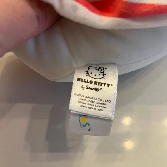 Hello Kitty Plush with Sunglasses Squishmallow - Picture 5 of 7